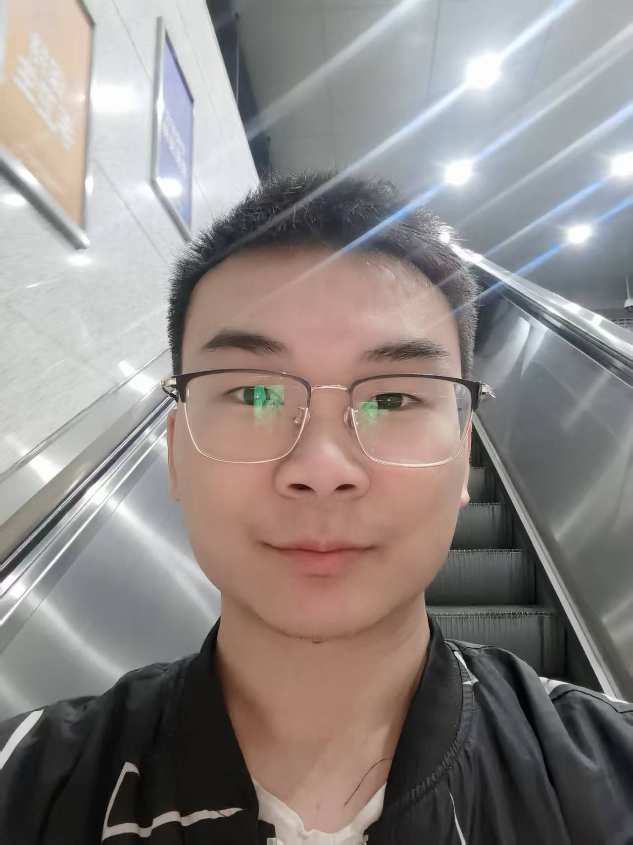 何磊